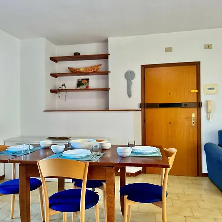 82, Attico Leonardo Apartment
