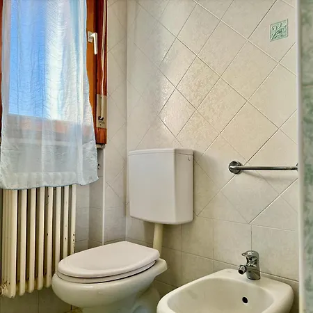 82, Attico Leonardo