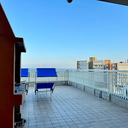 Apartment 82, Attico Leonardo Lido Adriano