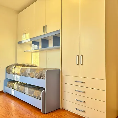 82, Attico Leonardo Lido Adriano