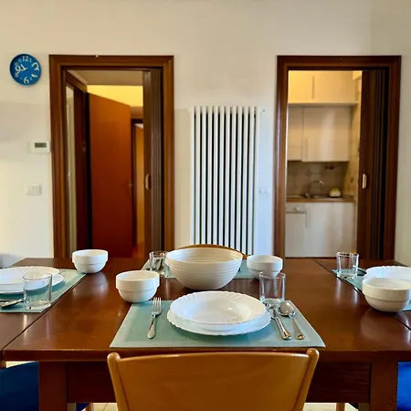 Apartment 82, Attico Leonardo