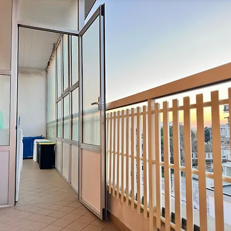 Apartment 82, Attico Leonardo Lido Adriano