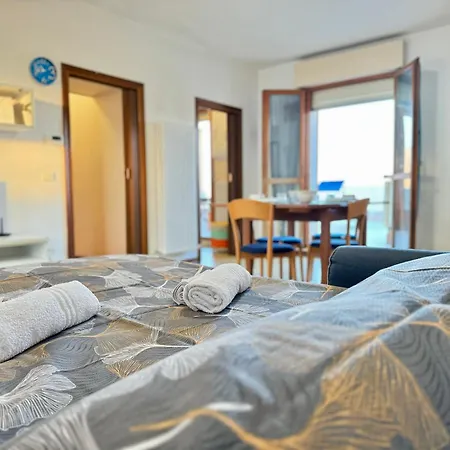 82, Attico Leonardo Apartment