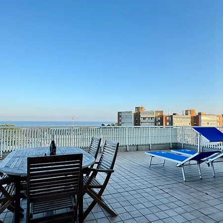 Apartment 82, Attico Leonardo Lido Adriano