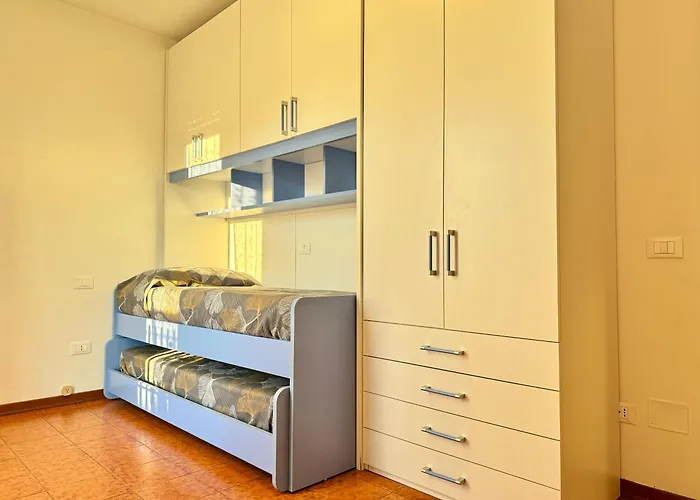 82, Attico Leonardo Lido Adriano