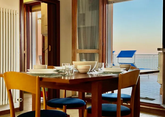 82, Attico Leonardo Daire Lido Adriano