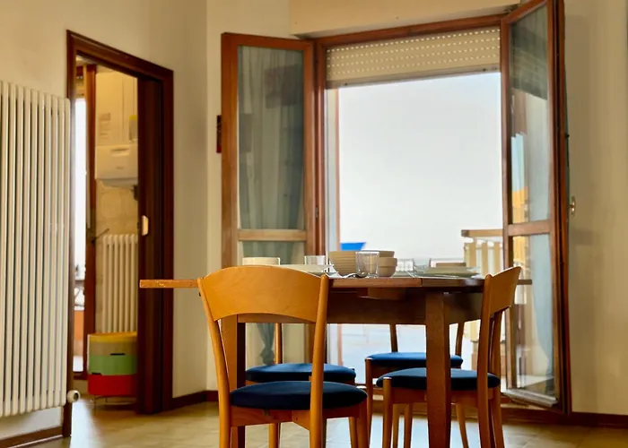 82, Attico Leonardo Daire Lido Adriano