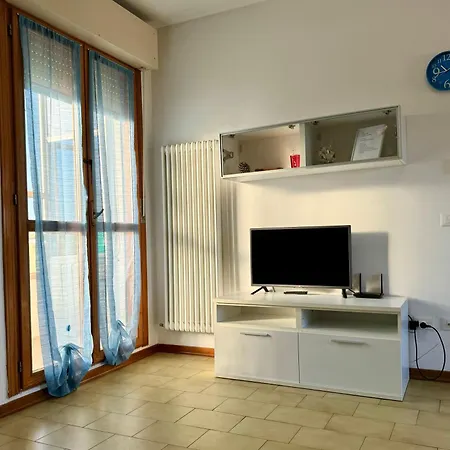 82, Attico Leonardo * Lido Adriano