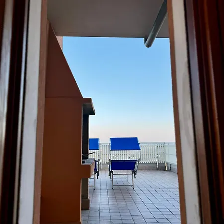 Apartamento 82, Attico Leonardo Lido Adriano