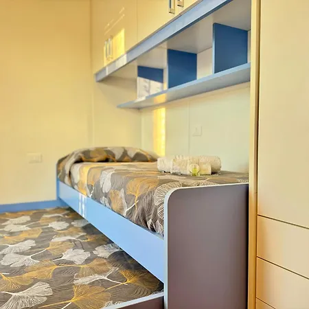 82, Attico Leonardo * Lido Adriano