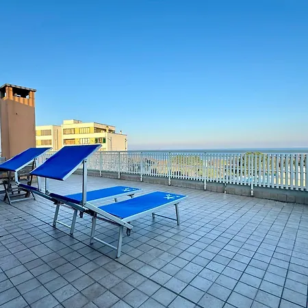 Апартаменты 82, Attico Leonardo *