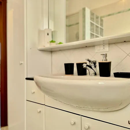 Apartamento 82, Attico Leonardo Lido Adriano