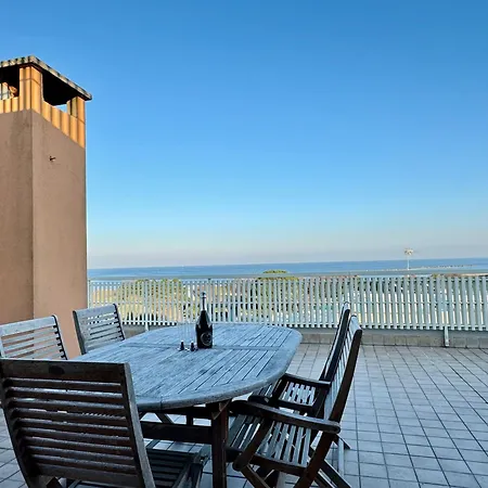 82, Attico Leonardo Lido Adriano