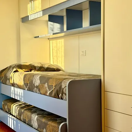 82, Attico Leonardo Apartamento