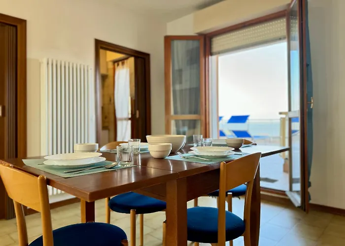 Διαμέρισμα 82, Attico Leonardo Lido Adriano