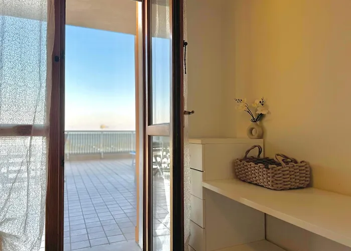 82, Attico Leonardo Lido Adriano