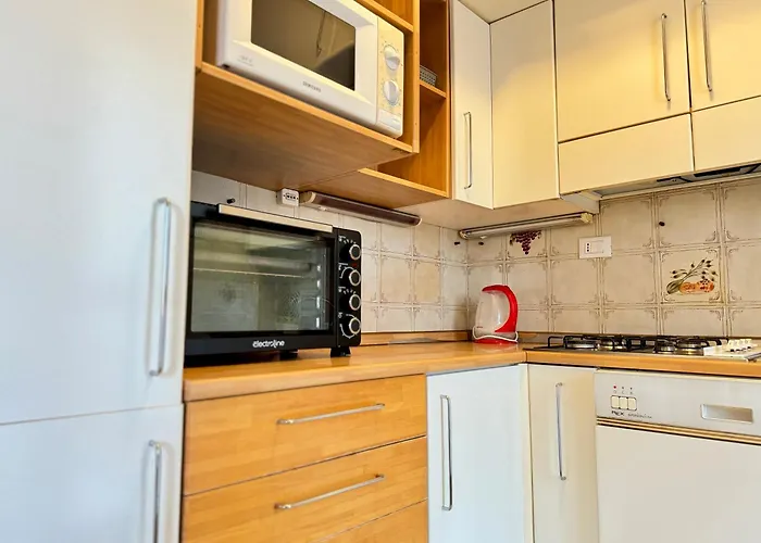 82, Attico Leonardo Lido Adriano