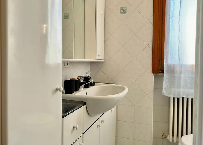 82, Attico Leonardo Lido Adriano