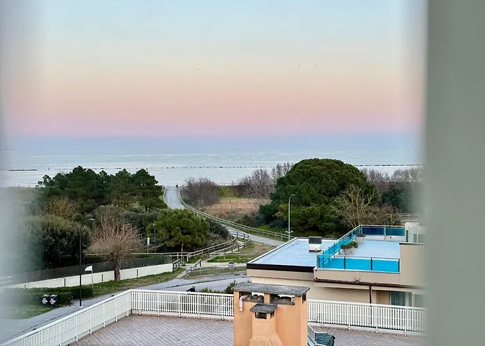 Διαμέρισμα 82, Attico Leonardo Lido Adriano